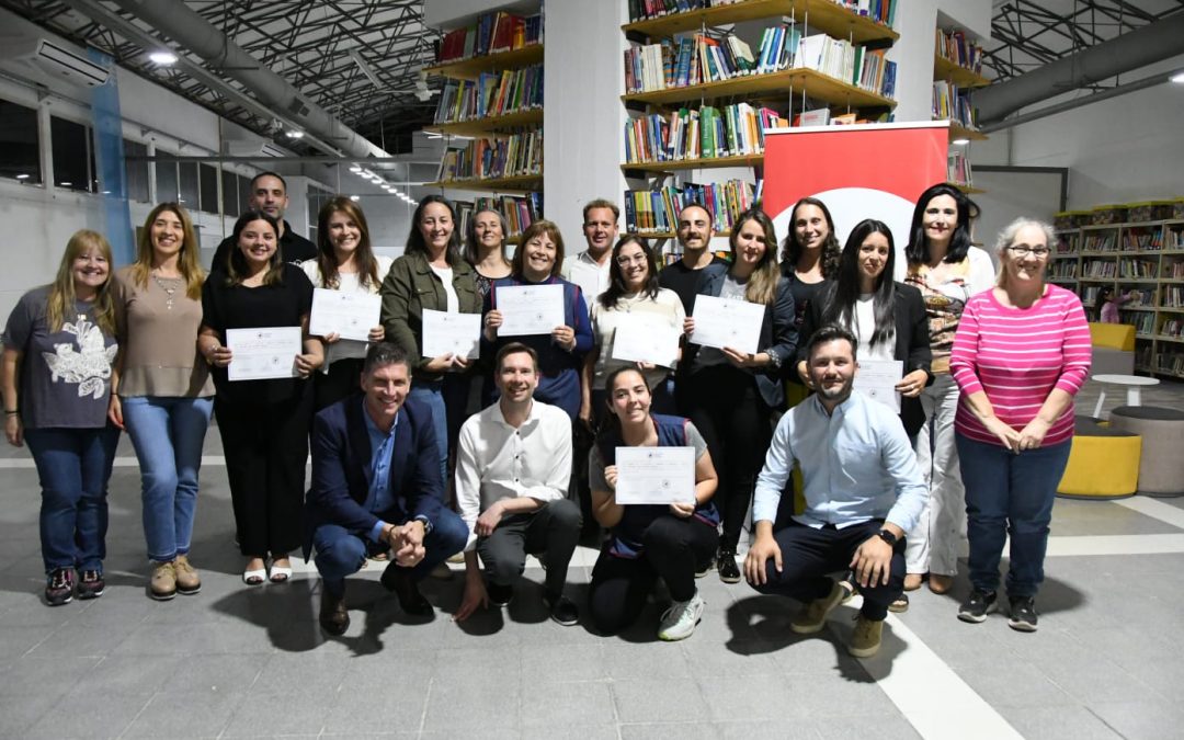 Entrega de certificados para docentes en San Francisco